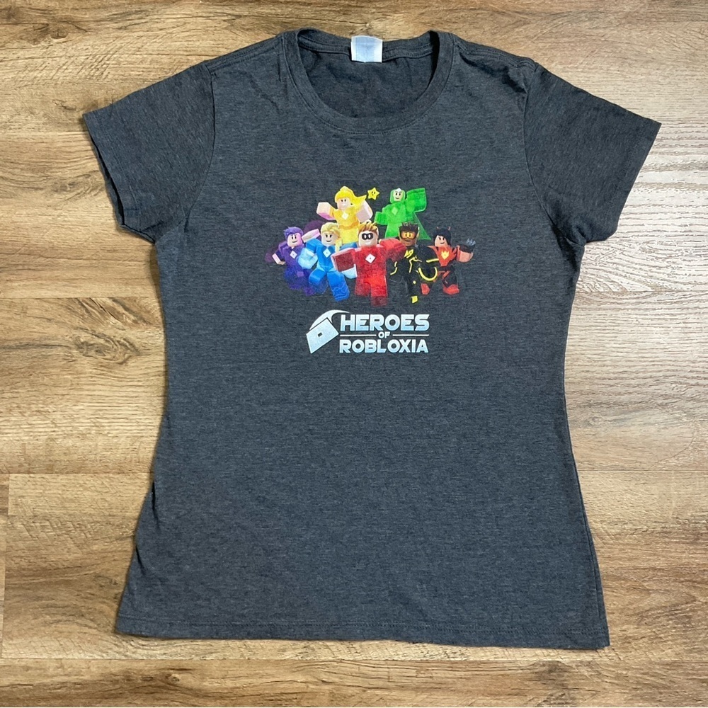 ROBLOX Heroes Of Robloxia Shirt Womens Size Small Graphic Tee Gray Video Game